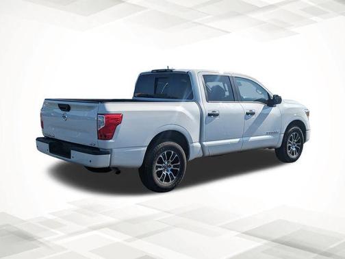2022 Nissan Titan SV