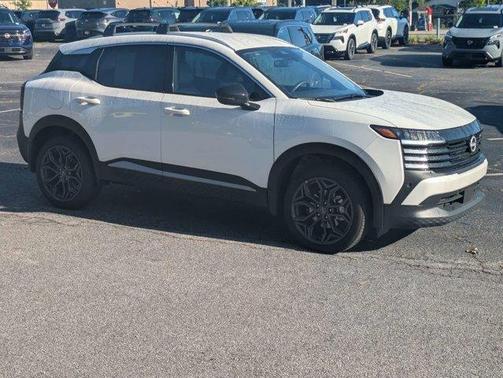 Aspen White Tri 2026 Nissan Kicks SR