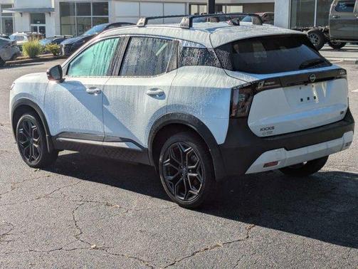 Aspen White Tri 2026 Nissan Kicks SR