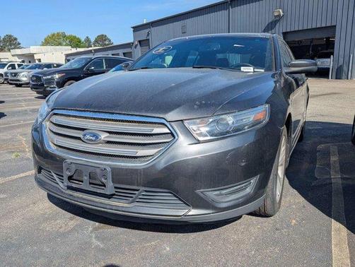 Magnetic 2018 Ford Taurus SEL