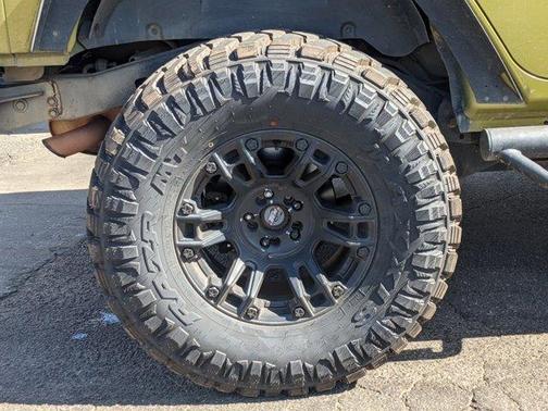 Photo 2 of 3 of 2010 Jeep Wrangler Unlimited Rubicon