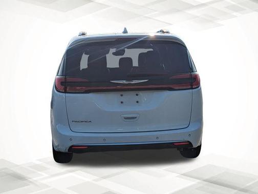 2021 Chrysler Pacifica Touring-L