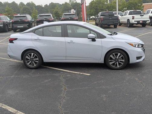 Gray Sky Pearl 2024 Nissan Versa 1.6 SV