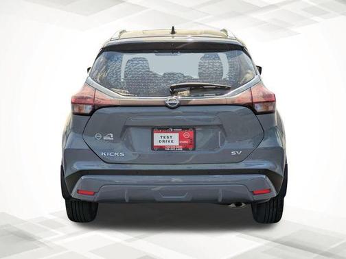 Boulder Gray Metallic 2024 Nissan Kicks SV