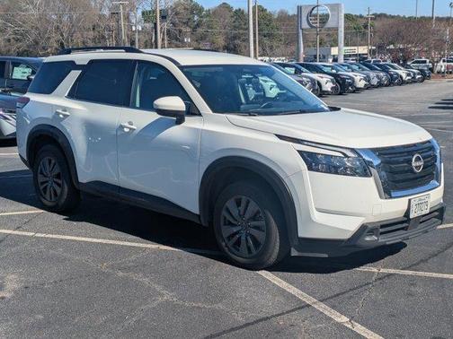 2025 Nissan Pathfinder SV