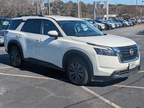 2025 Nissan Pathfinder SV