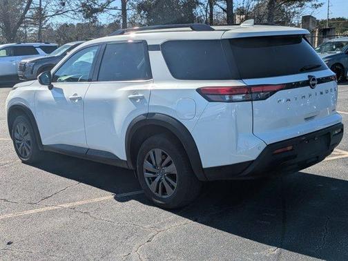 2025 Nissan Pathfinder SV