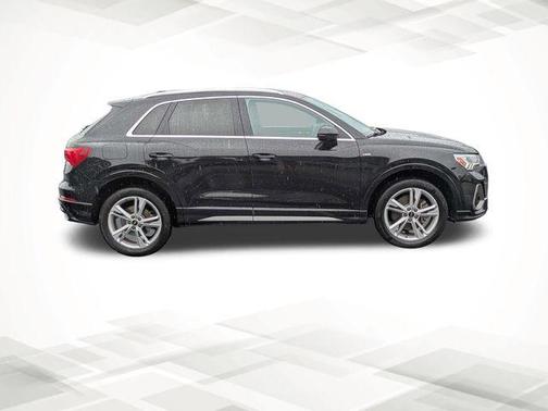 Mythos Black Metallic 2022 Audi Q3 45 S line Premium