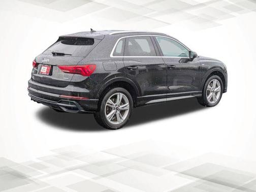 Mythos Black Metallic 2022 Audi Q3 45 S line Premium