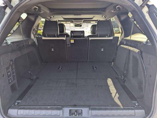 White 2022 Land Rover Discovery P360 S R-Dynamic