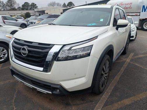 2022 Nissan Pathfinder Platinum