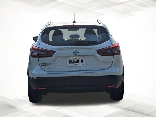 2022 Nissan Rogue Sport SV