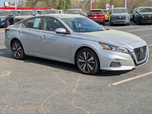 Brilliant Silver Metallic 2022 Nissan Altima 2.5 SV