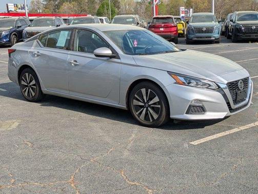 Brilliant Silver Metallic 2022 Nissan Altima 2.5 SV