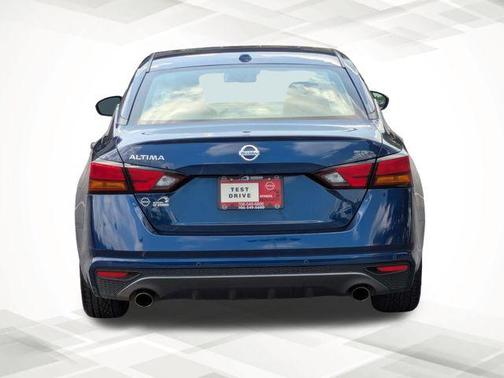 Deep Blue Pearl 2022 Nissan Altima 2.5 SR