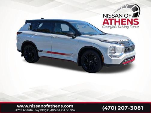 White 2024 Mitsubishi Outlander SE