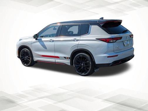 White 2024 Mitsubishi Outlander SE