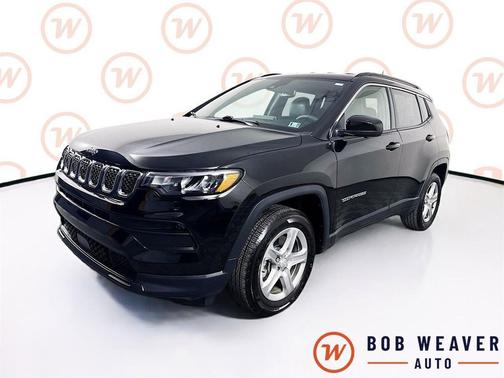 Diamond Black Crystal Pearlcoat 2023 Jeep Compass Latitude