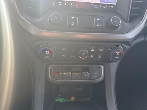 2023 GMC Acadia AWD AT4