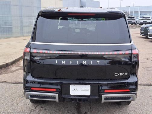 2025 INFINITI QX80 Luxe