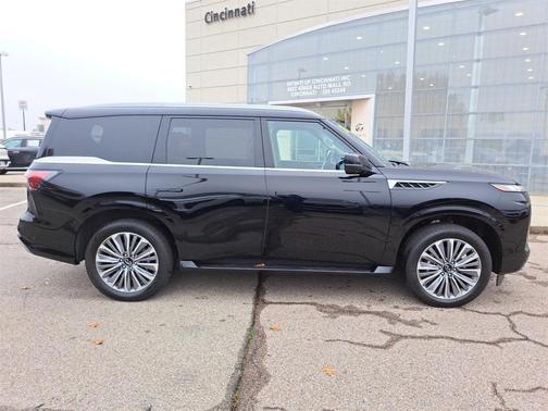 2025 INFINITI QX80 Luxe