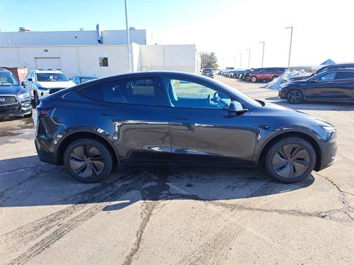 2026 Tesla Model Y PREMIUM