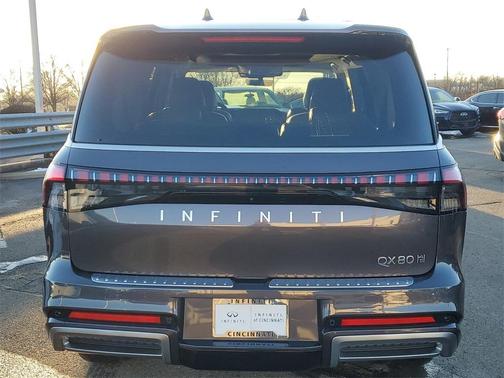 2025 INFINITI QX80 Luxe