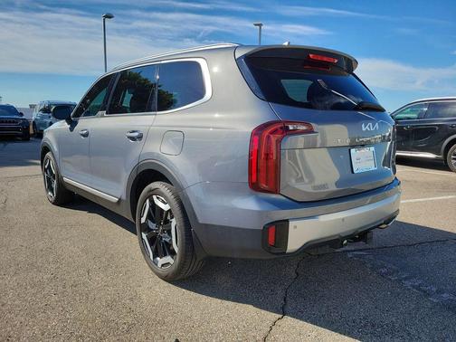 Silver 2024 Kia Telluride S