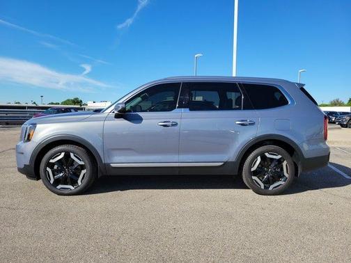 Silver 2024 Kia Telluride S
