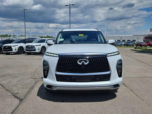 Radiant White 2026 INFINITI QX80 Luxe