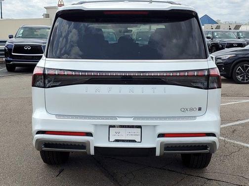2025 INFINITI QX80 PURE