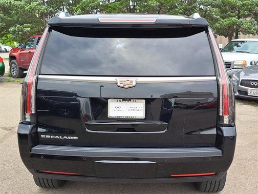 2018 Cadillac Escalade Luxury