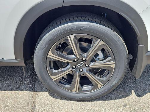 2t Rad Wht 2027 INFINITI QX60 AUTOGRAPH