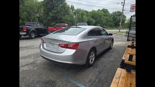Silver Ice Metallic 2017 Chevrolet Malibu 1LS