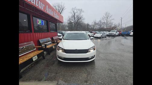 2015 Volkswagen Passat 1.8T Auto SE w/Sunroof & Nav