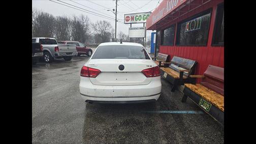 2015 Volkswagen Passat 1.8T Auto SE w/Sunroof & Nav