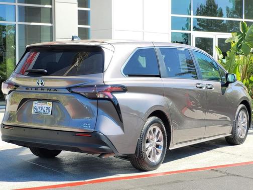 2023 Toyota Sienna XLE 8 Passenger