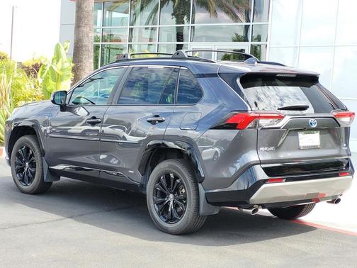 2022 Toyota RAV4 Hybrid SE