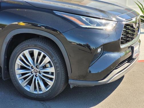 2023 Toyota Highlander Platinum