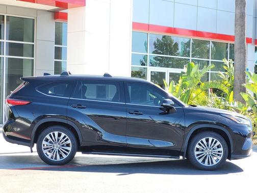 2023 Toyota Highlander Platinum