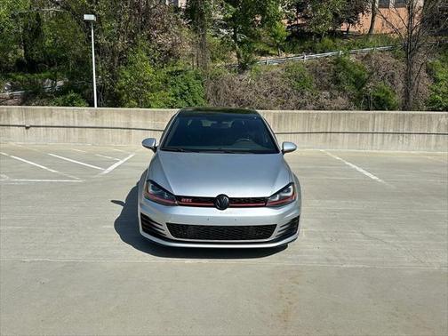 2017 Volkswagen Golf GTI 2.0T SE 4-Door