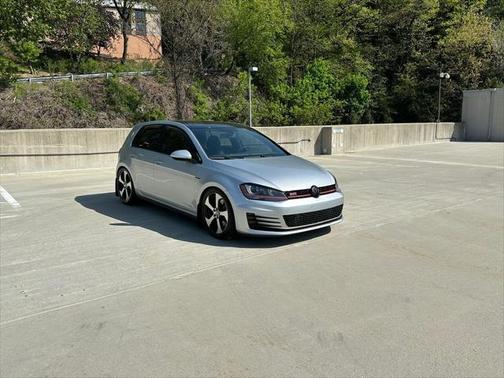 2017 Volkswagen Golf GTI 2.0T SE 4-Door