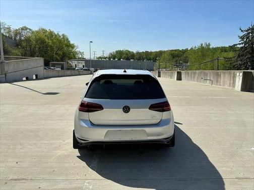 2017 Volkswagen Golf GTI 2.0T SE 4-Door