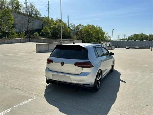 2017 Volkswagen Golf GTI 2.0T SE 4-Door