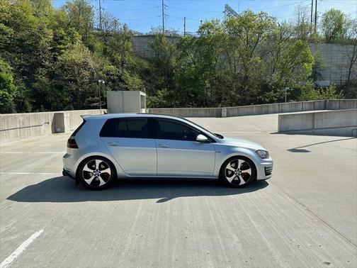 2017 Volkswagen Golf GTI 2.0T SE 4-Door