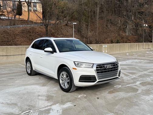 2020 Audi Q5 45 Titanium Premium