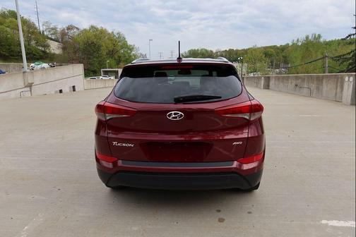 Ruby Wine 2017 Hyundai TUCSON SE