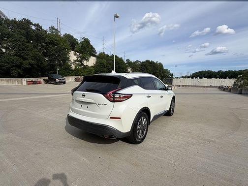 Pearl White 2017 Nissan Murano SL