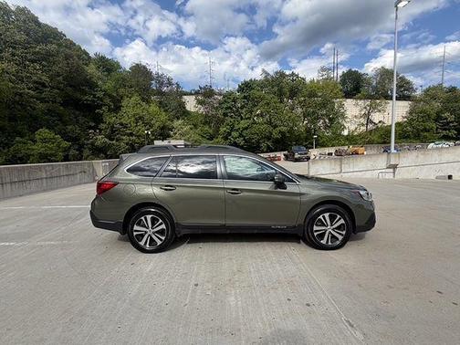 Wilderness Green Metallic 2018 Subaru Outback 2.5i Limited
