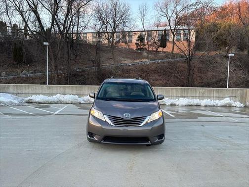 2017 Toyota Sienna LE